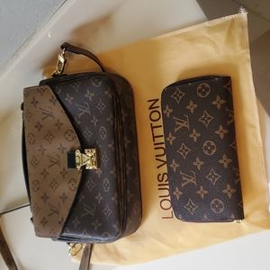 Medium sized hand bag